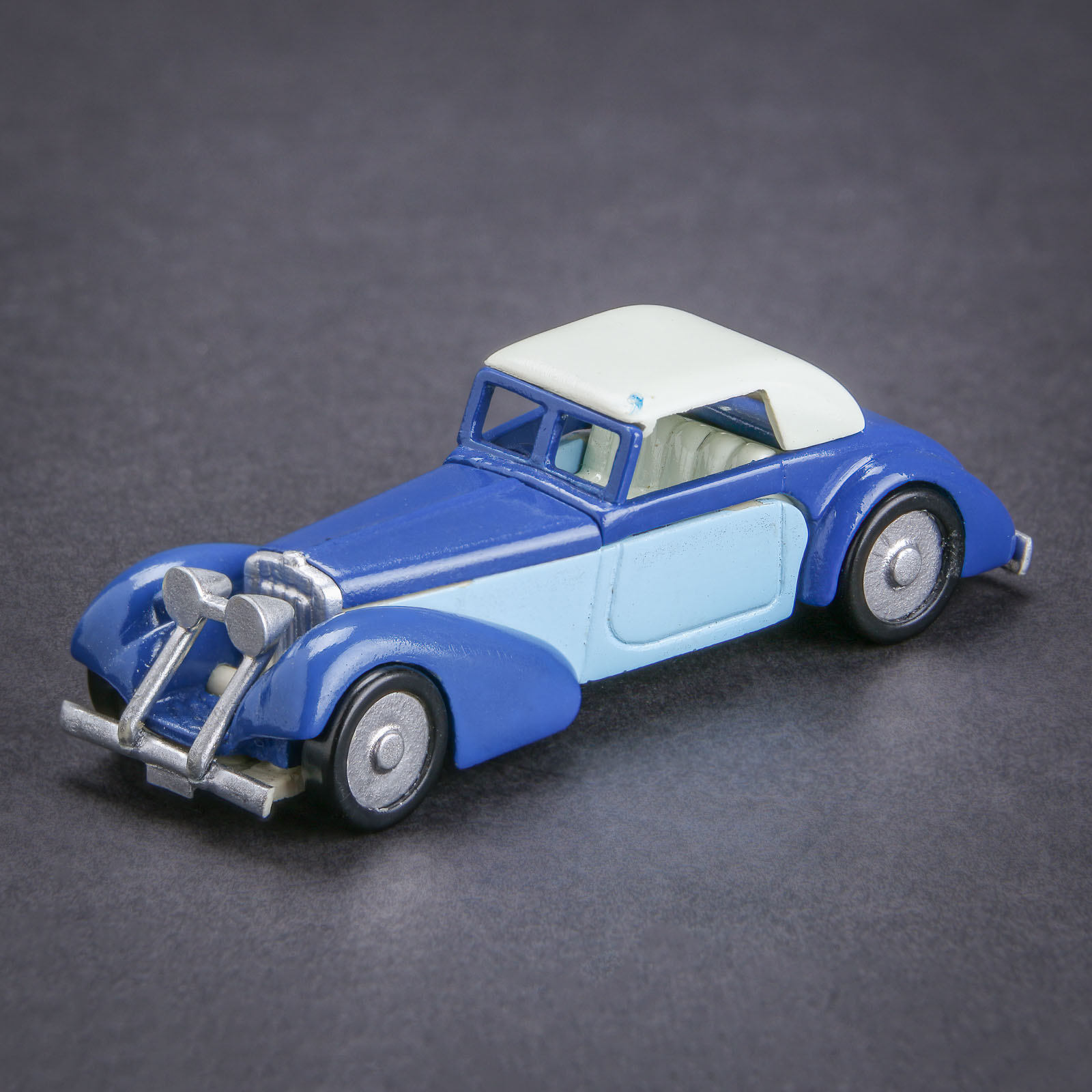modellauto bugatti blau weiss 01